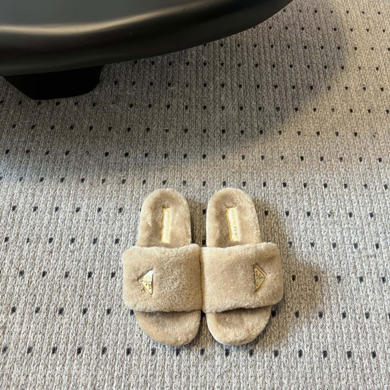 Pra*a slippers